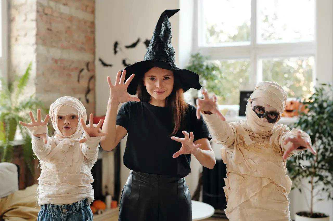 Kids’ Halloween Costumes Deals Online: Web-Witched