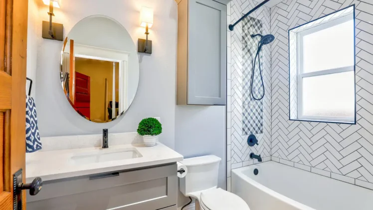Bathroom Decor Tips: Upgrade with Chic Accessories Now